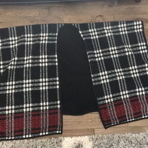 Blanket over the shoulder shawl